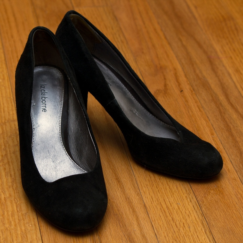 LIZ CLAIBORNE Black Suede Heels